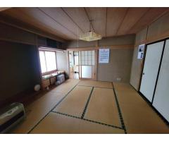 山形市北西部、大曽根小学校まで徒歩５分の田園風景広がる静かな環境です。